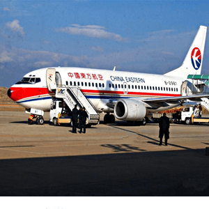 南宁吴圩航空空运航空快运业稳步发展的原因是什么？